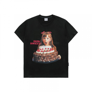 CHOCOLATE CAKE GIRL LETTERING BABY FACE SHORT SLEEVE T-SHIRT BLACK